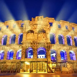 Lusyhouse Ferienhaus Pula